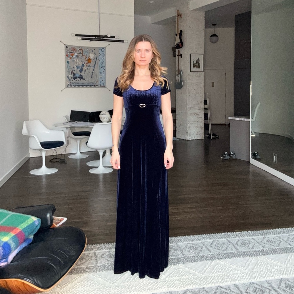 Papell Boutique Evening 90s Elegant Velvet Evening Gown in Navy Blue, size 4